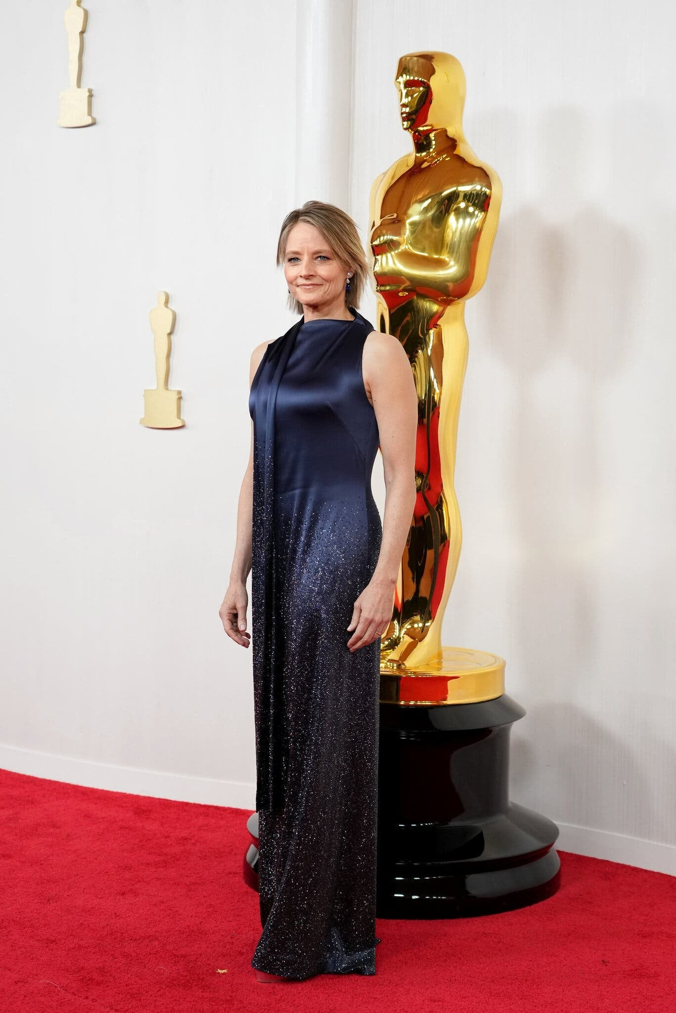 L'actriu Jodie Foster, imatge de l'eleg&agrave;ncia cl&agrave;ssica vestida de Loewe